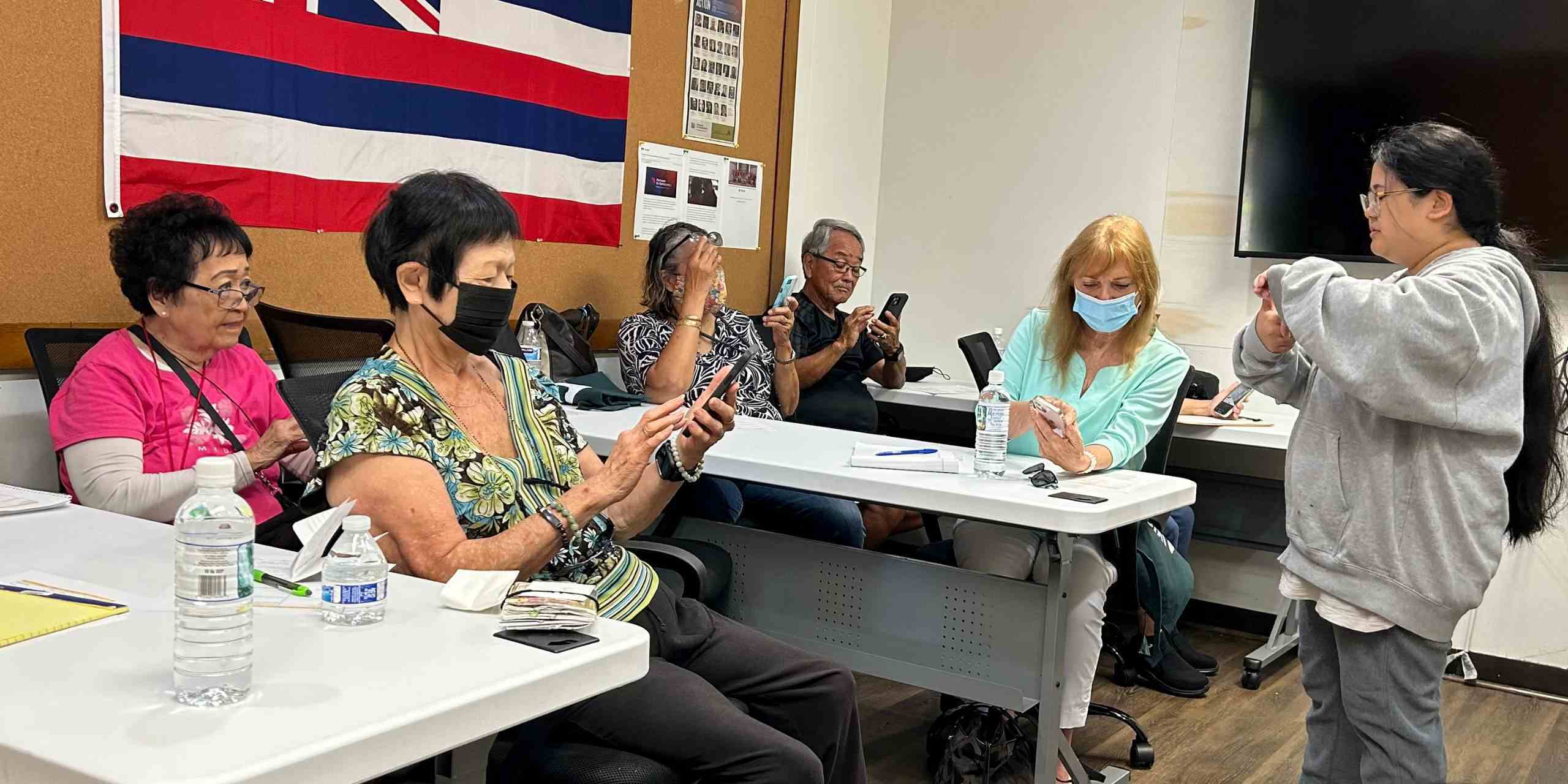 Seniors Helping Seniors: Great Aloha Run Smartphone Class